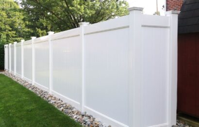 white-vinyl-privacy-fence-tall